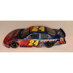 Jeff Gordon 24 DuPont Looney Tunes 2003 Monte Carlo 1:24 Diecast Action NASCAR